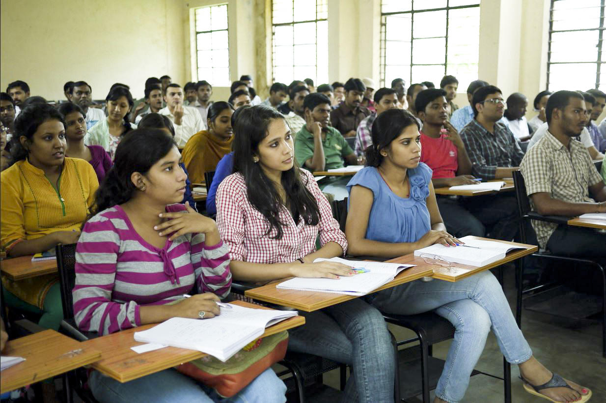 Meaning Of Senior College In Hindi